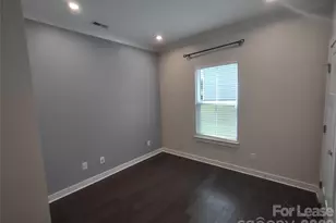 10474 Black Locust Ln, Charlotte, NC 28215 - Photo 11