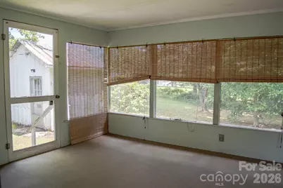 1006 3rd Avenue W, Hendersonville, NC 28739 - Photo 9