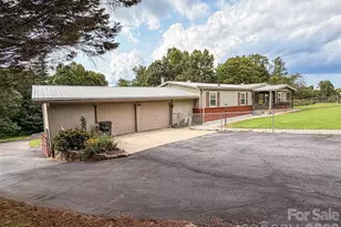 1898 Henry Smith St, Hickory, NC 28601 - Photo 5