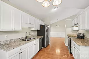 9819 Veronica Dr, Charlotte, NC 28215 - Photo 5