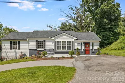 303 Hunter Street, Burnsville, NC 28714 - Photo 1