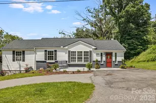 303 Hunter St, Burnsville, NC 28714 - Photo 1