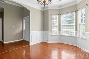 2429 Oakdale Creek Ln, Charlotte, NC 28216 - Photo 5