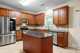 2429 Oakdale Creek Ln, Charlotte, NC 28216 - Photo 9