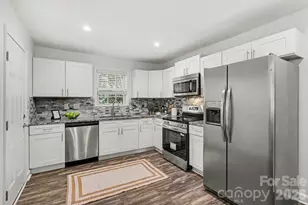 113 N Smallwood Pl, Charlotte, NC 28216 - Photo 3