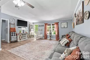 122 Fallswood Ct, Hendersonville, NC 28739 - Photo 5