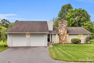 693 Monte Vista Rd, Candler, NC 28715 - Photo 3