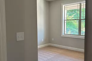 831-A Wynnshire Dr, Hickory, NC 28601 - Photo 5