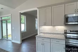 831-A Wynnshire Dr, Hickory, NC 28601 - Photo 9