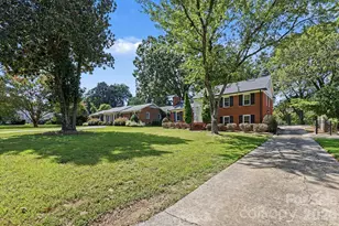 3846 Barclay Downs Dr, Charlotte, NC 28209 - Photo 3
