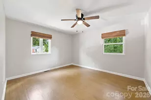 2700 Ravencroft Dr, Charlotte, NC 28208 - Photo 9