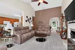 8413 Suttonview Dr, Charlotte, NC 28269 - Photo 5