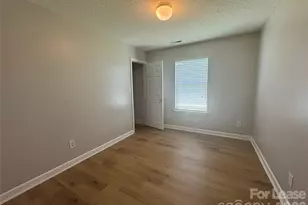 521 River View Dr, Lowell, NC 28098 - Photo 9