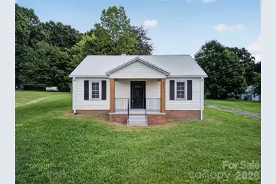 2318 32nd Street NE, Hickory, NC 28601 - Photo 1