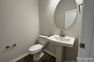 9233 Harwen Ln, Charlotte, NC 28215 - Photo 11