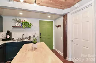 201 S Hoskins Rd, Charlotte, NC 28208 - Photo 21