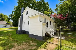 609 Dallas St, Chester, SC 29706 - Photo 5