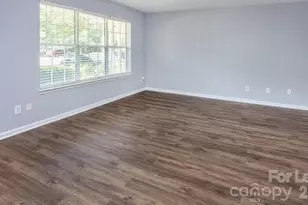 3134 Summercroft Ln, Charlotte, NC 28269 - Photo 9