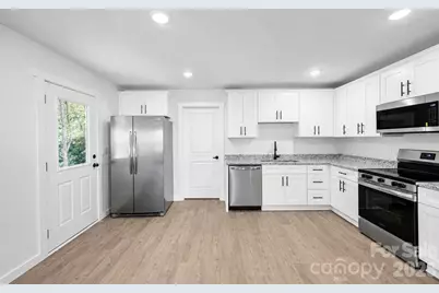 1050 5th Street NE, Hickory, NC 28601 - Photo 3