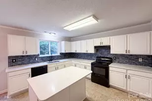 2502 Harwood Hills Ln, Charlotte, NC 28214 - Photo 7