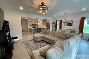 11009 Pagebrook Ln, Charlotte, NC 28214 - Photo 7