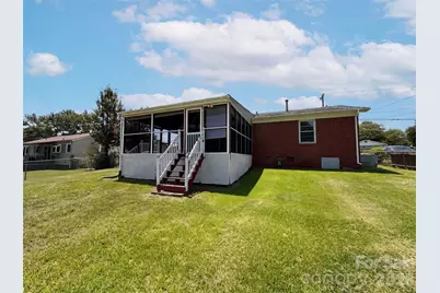 310 W Indiana Avenue, Bessemer City, NC 28016 - Photo 5
