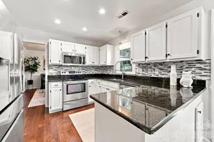 9209 Deer Spring Ln, Charlotte, NC 28210 - Photo 15