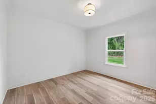 9006 Pinenoll Ln, Charlotte, NC 28215 - Photo 17