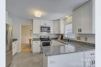 13736 Strathaven Drive, Matthews, NC 28105 - Photo 11