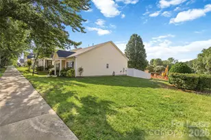 8710 Arrowhead Pl Ln, Cornelius, NC 28031 - Photo 3