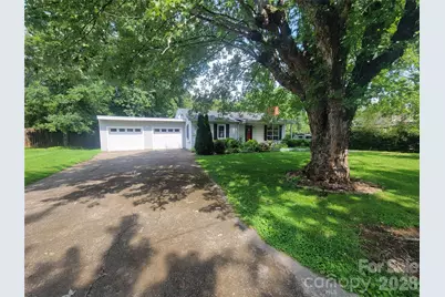 678 Brown Avenue, Waynesville, NC 28786 - Photo 1