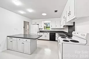 1045 S Magnolia St, Mooresville, NC 28115 - Photo 13