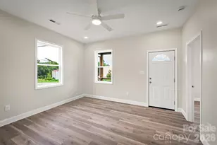 100 Gardner St, Hickory, NC 28601 - Photo 5