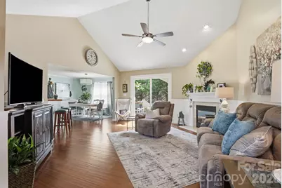 2918 24th Street Drive NE, Hickory, NC 28601 - Photo 3