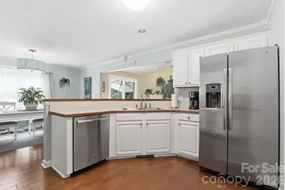2918 24th Street Drive NE, Hickory, NC 28601 - Photo 9