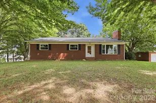 2613 26th Ave NE, Hickory, NC 28601 - Photo 1