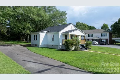 1320 14th Street Drive NE, Hickory, NC 28601 - Photo 5