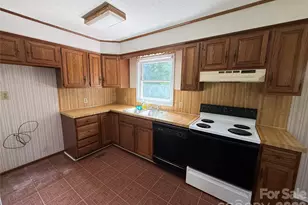 3695 Commanche Ct, Lenoir, NC 28645 - Photo 5