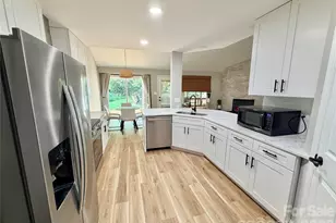 6836 Pin Oak Ct, Charlotte, NC 28226 - Photo 3