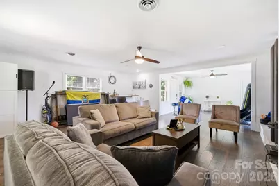 701 E Iowa Avenue, Bessemer City, NC 28016 - Photo 17