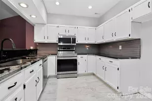 4015 Thistledown Ct, Charlotte, NC 28269 - Photo 35