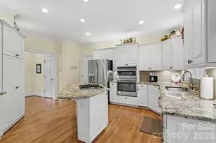 8724 Suninghurst Ln, Charlotte, NC 28277 - Photo 13