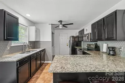 4926 Elizabeth Road, Charlotte, NC 28269 - Photo 9