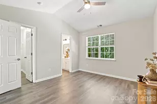 6766 Cypress Tree Ln, Charlotte, NC 28215 - Photo 15