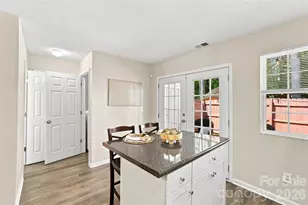 6766 Cypress Tree Ln, Charlotte, NC 28215 - Photo 11