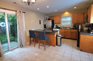 3840 Mosscroft Ln, Charlotte, NC 28215 - Photo 5