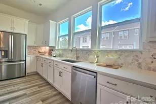 421 Prine Pl, Charlotte, NC 28213 - Photo 7