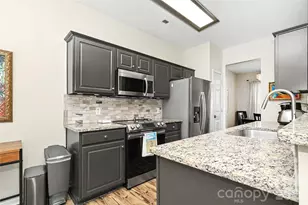 15117 Northsprings Dr, Charlotte, NC 28277 - Photo 17