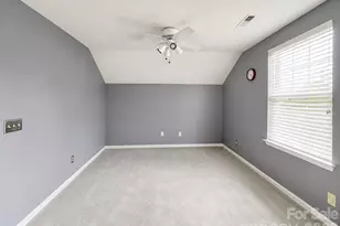 8946 Meadowmont View Dr, Charlotte, NC 28269 - Photo 21