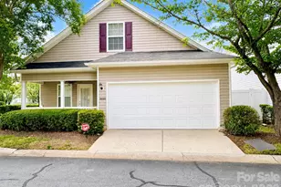 8946 Meadowmont View Dr, Charlotte, NC 28269 - Photo 5